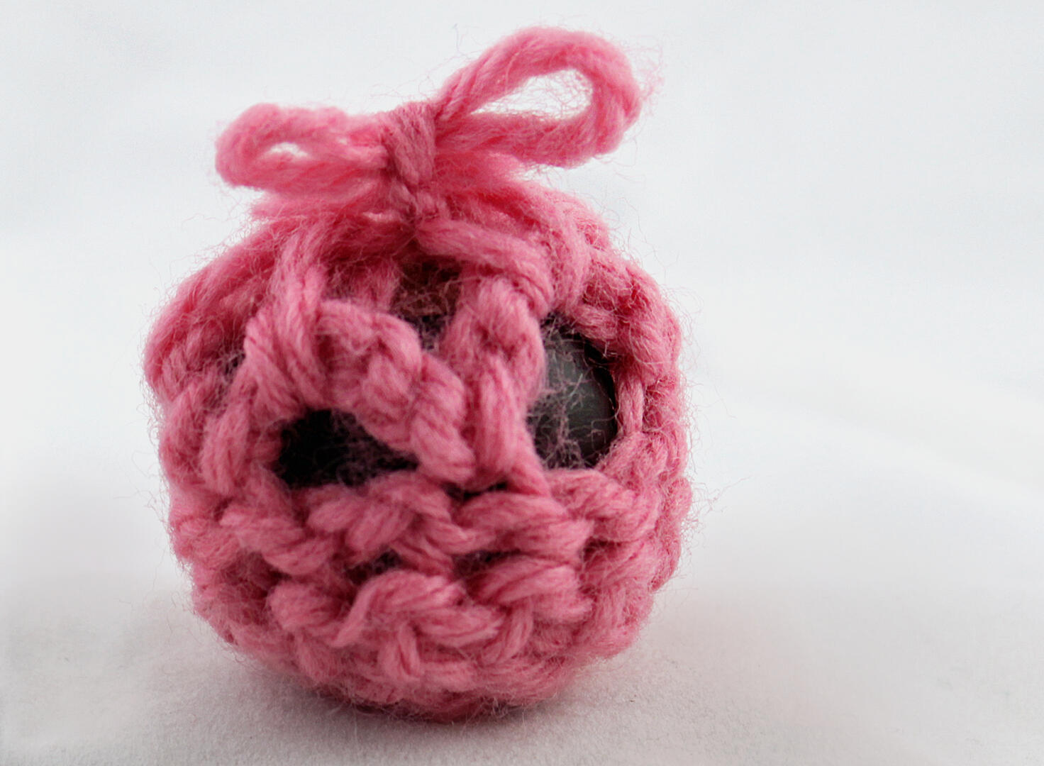 Buckeye holder, 2021, yarn and buckeye seed